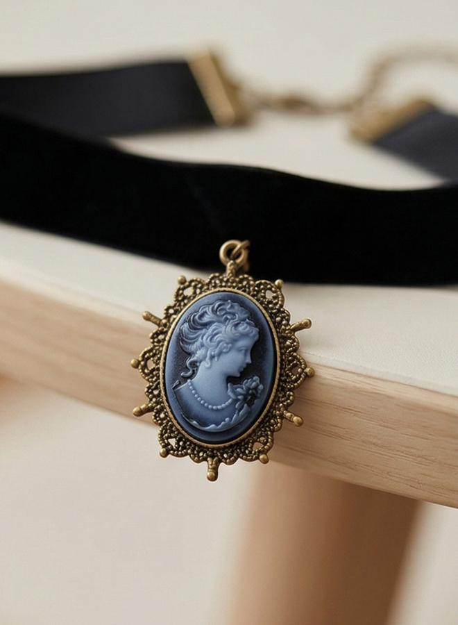 Take Two Resin Beauty Head Pendant Velvet Choker Necklace - Image 5