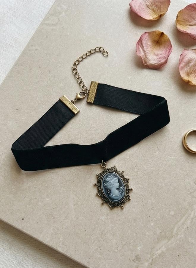 Take Two Resin Beauty Head Pendant Velvet Choker Necklace - Image 3