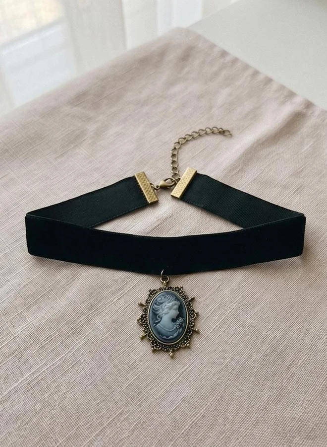 Take Two Resin Beauty Head Pendant Velvet Choker Necklace