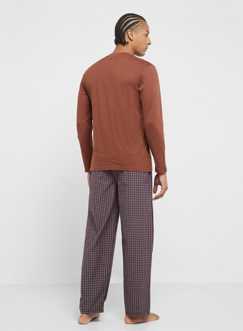 سفنتي فايف طقم بيجامة تي شيرت وبنطلون - Image 2