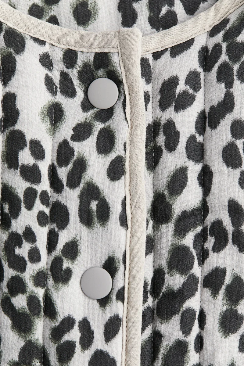 اتش اند ام جاكيت بتصميم محشو