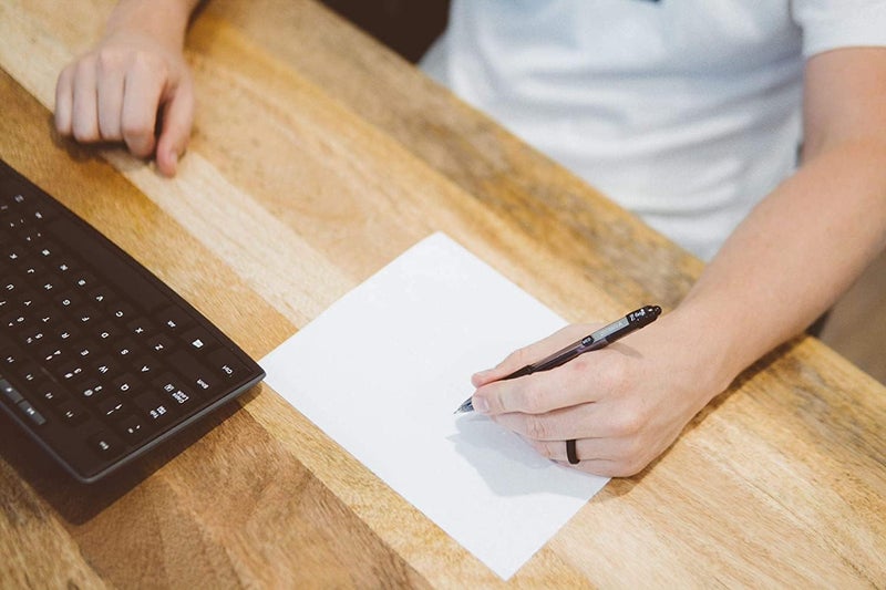 Zebra Pen قلم زيبرا، عبوة كبيرة من 24 قلم حبر، أقلام حبر جاف قابلة للسحب بوساطة زيبرا، نقطة متوسطة 1.0 مم، عبوة مكونة من 12 قلم أسود و12 قلم أحمر - Image 2