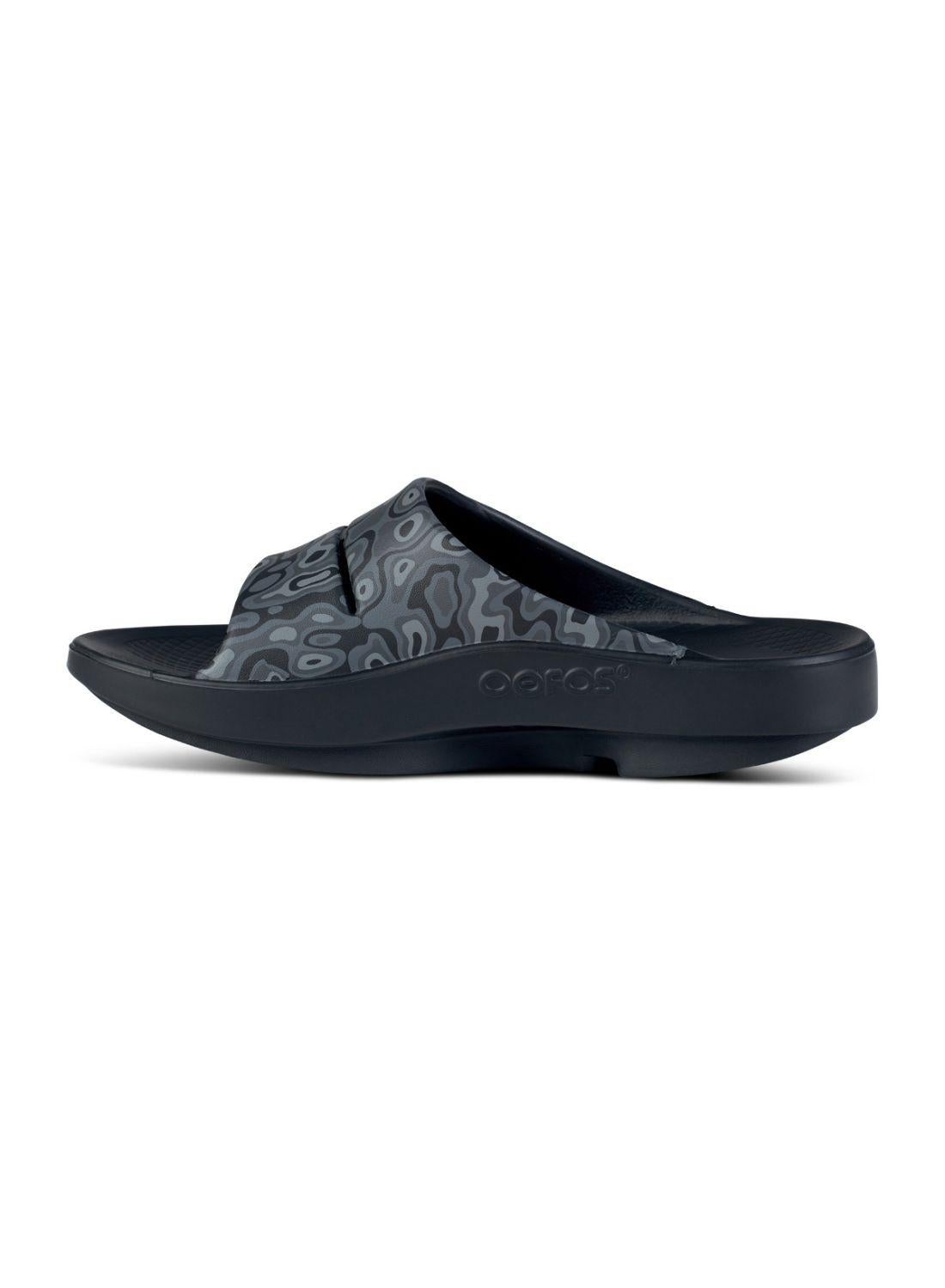 靴 OOFOS OOAHH SPORT - BLACK WATER CAMO Men's OOahh Sport Slide Sandal - Black Water Camo – OOFOS