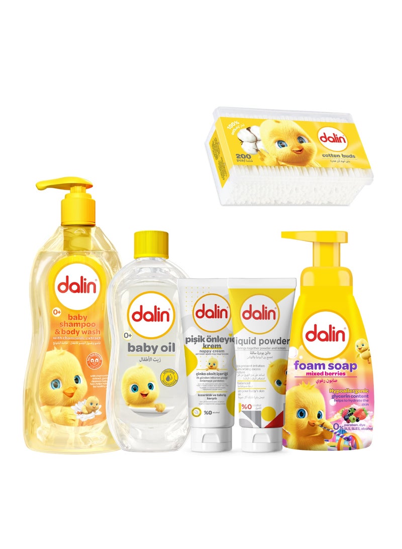حزمة العناية بالمواليد الجدد الفاخرة (6 عناصر) – شامبو البابونج وغسول الجسم 500 مل، زيت الأطفال 200 مل، مسحوق سائل 100 مل، كريم الحفاض 100 مل، صابون رغوي (توت مختلط) 200 مل، أعواد قطن 200 قطعة | مجموعة العناية الكاملة بالرضع