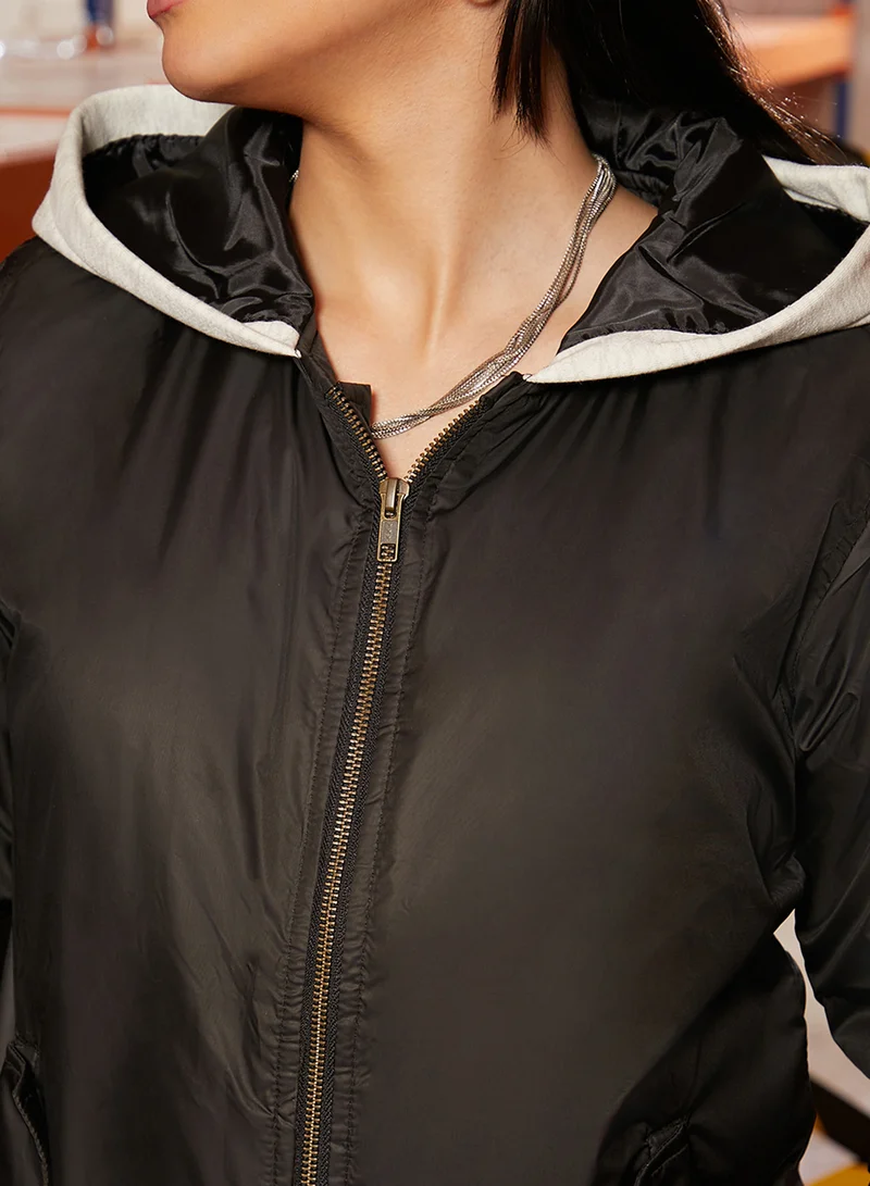 كامبوس سوترا Women's Midnight Black Zip-Front Jacket With Contrast Hem