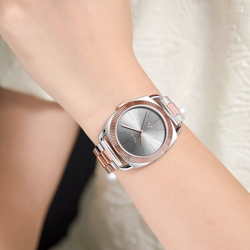 ترندا ساعة نسائية من TRNDA بهيكل من الفولاذ المقاوم للصدأ فضي وسوار من الفولاذ المقاوم للصدأ فضي ووردي ذهبي. - Image 2