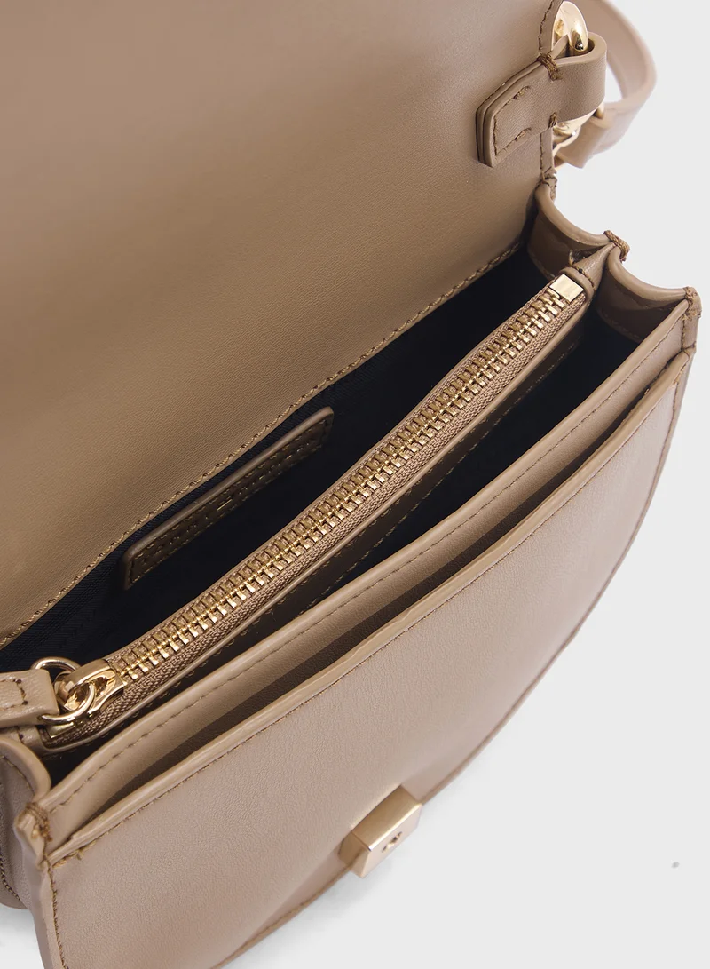 TOMMY HILFIGER HERITAGE SADDLE BAG