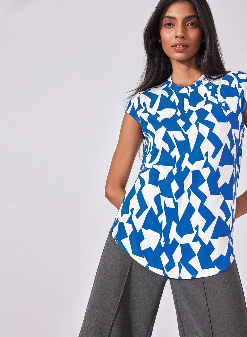 ذا ليبل لايف بلوزة بطبعات تجريدية وأكمام قصيرة