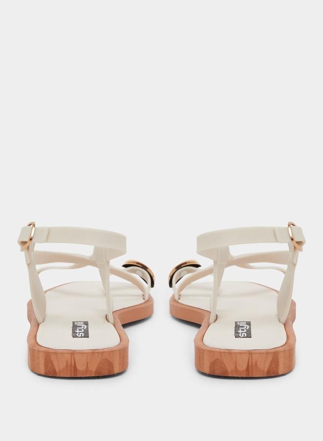 ستايلي صندل فلات مزين بحلية معدنية - Image 5