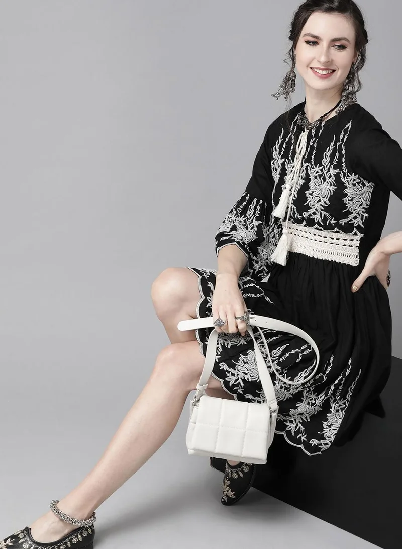 آي شين فستان نسائي أسود قطن 1% مطرز بقصة عادية