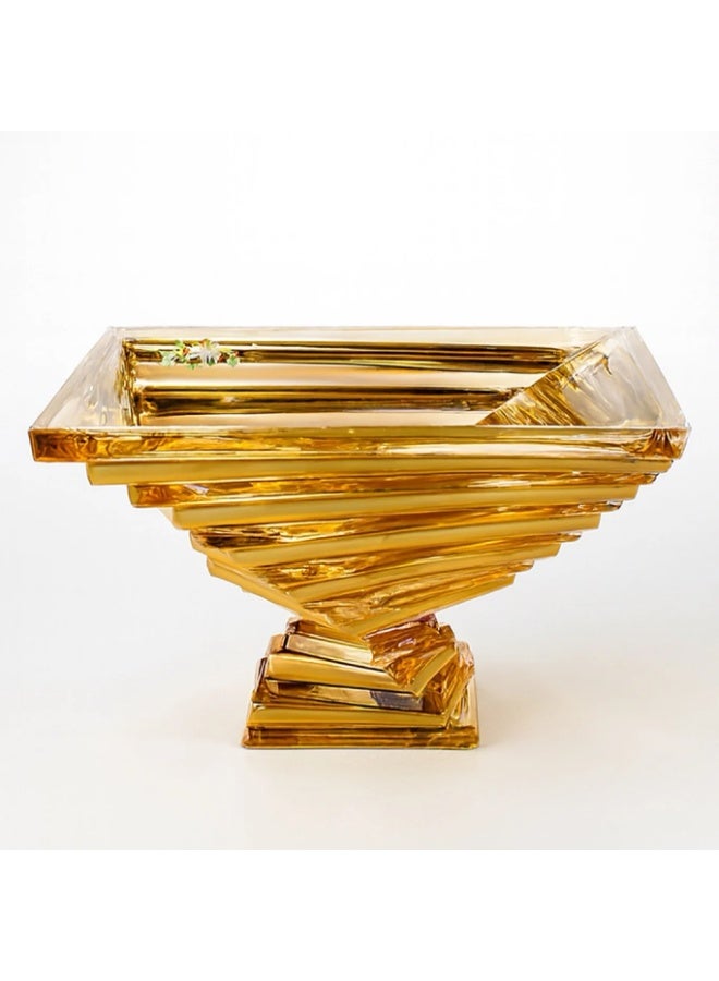 هذي التمرية الفخمة قطعة ديكور بحد ذاتها، مصممة عشان تزيد ضيافتك أناقة ورقي. بتصميمها "السبايرل" (الحلزوني) الفريد واللون الكهرماني الدافئ، هي الخيار الأمثل لتقديم التمور، الحلويات، أو حتى المكسرات بشكل يسر العين ويجمل المجلس. - Image 1