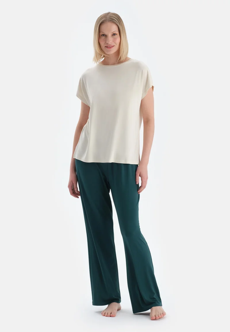 dagi Mid Rise White Square Neck Viscose Blend T-shirt & Trousers Nightwear Set