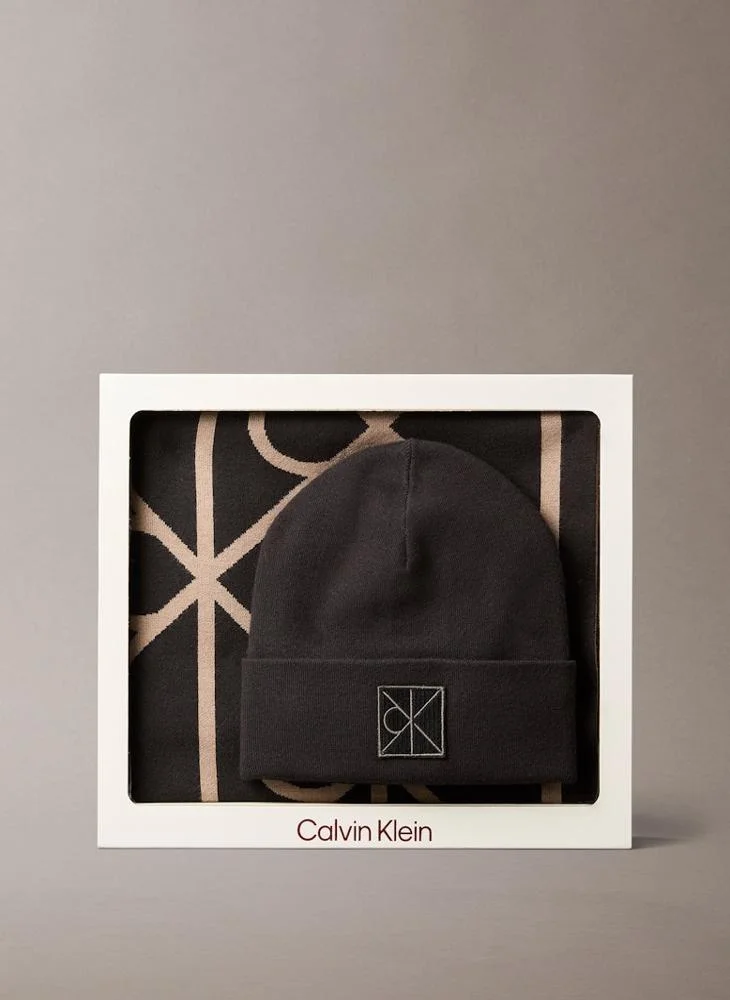 كالفن كلاين Logo Emblem Beanie And Aop Scarf