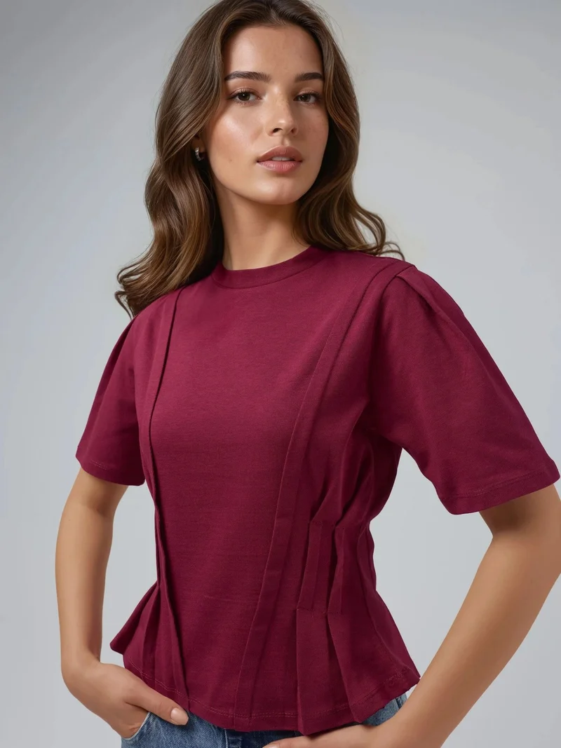 هيكاب تيشيرت بقصة ضيقة وياقة دائرية