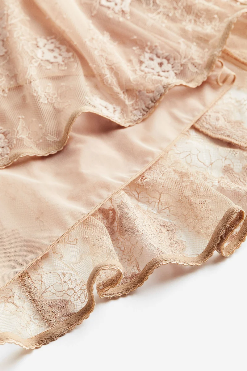 اتش اند ام فستان من الدانتيل بتصميم تنورة ميرميد