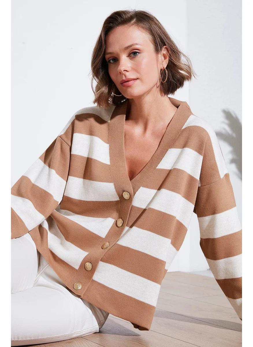 Lela Regular Fit Striped V Neck Buttoned Soft Acrylic Women's Cardigan 4615188