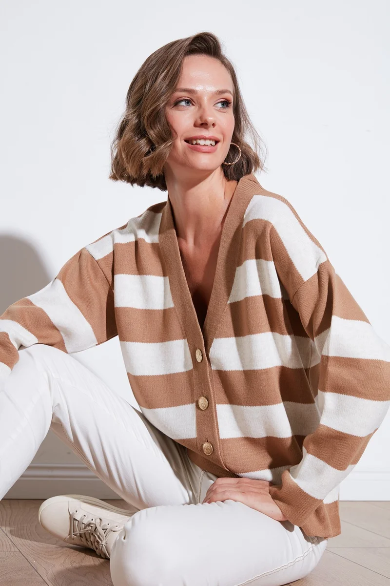 ليلا Regular Fit Striped V Neck Buttoned Soft Acrylic Women's Cardigan 4615188