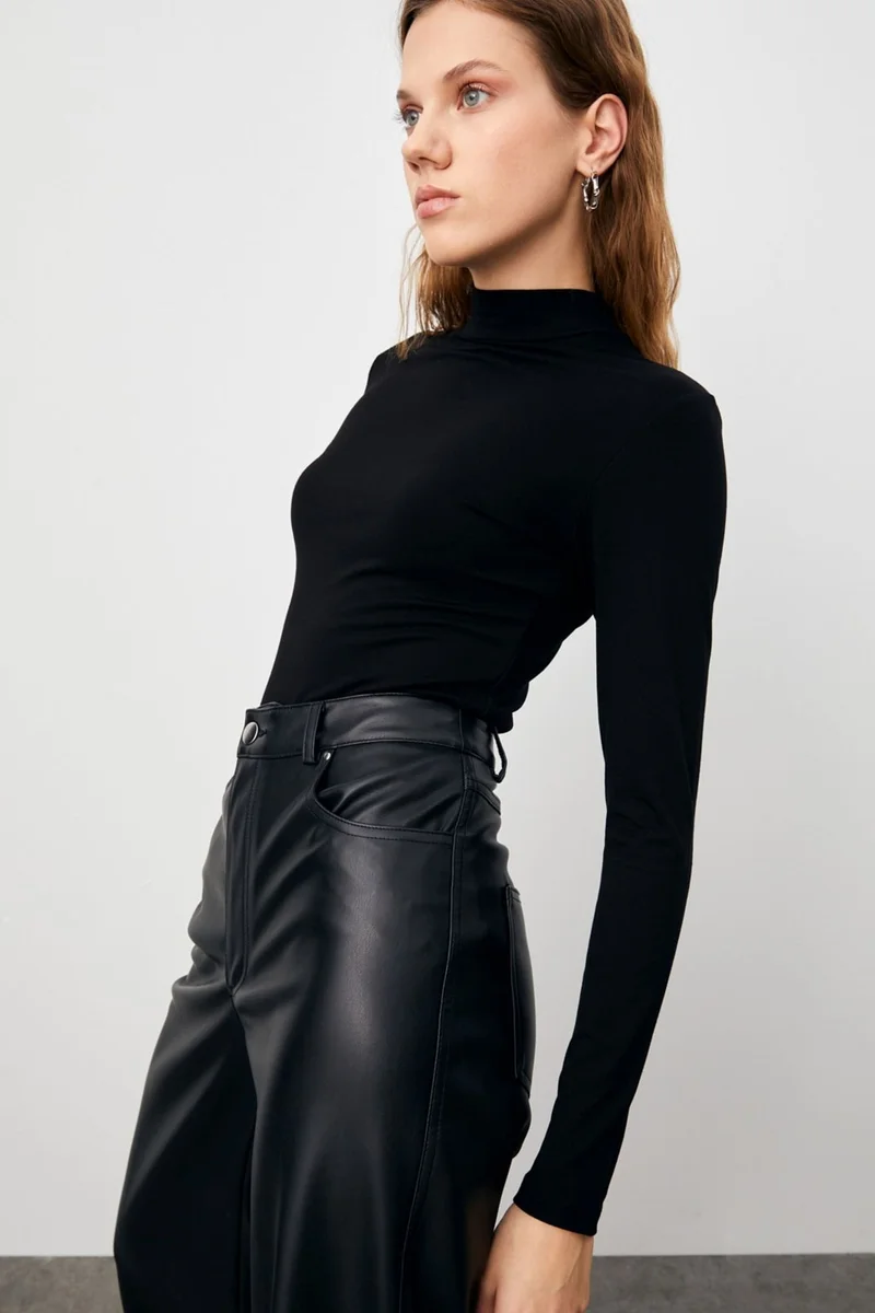 بيبانتولون BIPANTOLON Women's 3-Pack Slim Fit Turtleneck Bodysuits