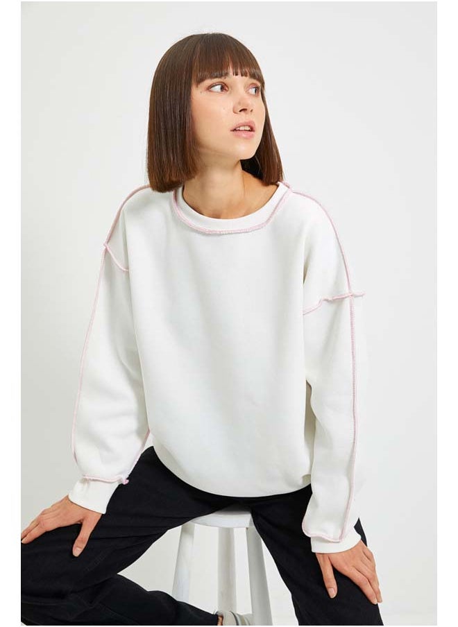 trendyol - Regular/Normal fit in Ecru. Stitching on the Bedspread With Fleece Inside Knitted Sweatshirt TWOAW22SW0267 - Image 1