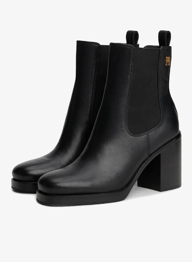 تومي هيلفيغر حذاء جلد تشيلسي بكعب سميك ومقدمة مربعة