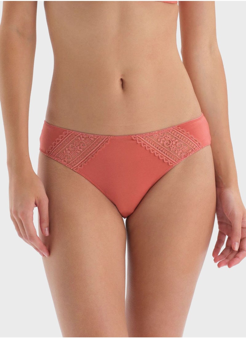dagi - Lace Detail Brief - Image 1