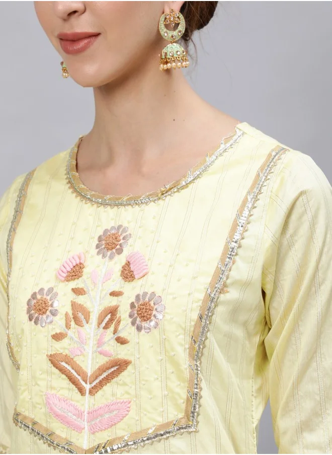 آي شين Women Floral Embroidered Thread Work Kurta With Trousers & With Dupatta