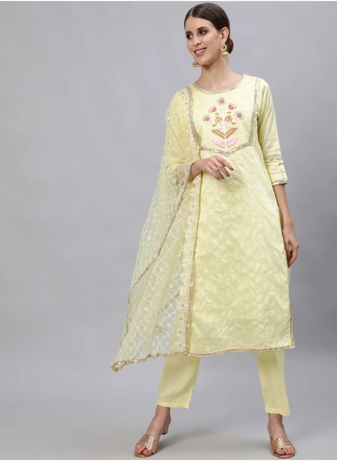 آي شين Women Floral Embroidered Thread Work Kurta With Trousers & With Dupatta