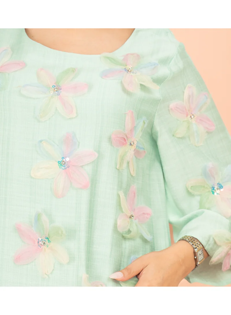 اكسا جلابية عصرية من الكريستال الصلب مزينة بزهور ثلاثية الأبعاد