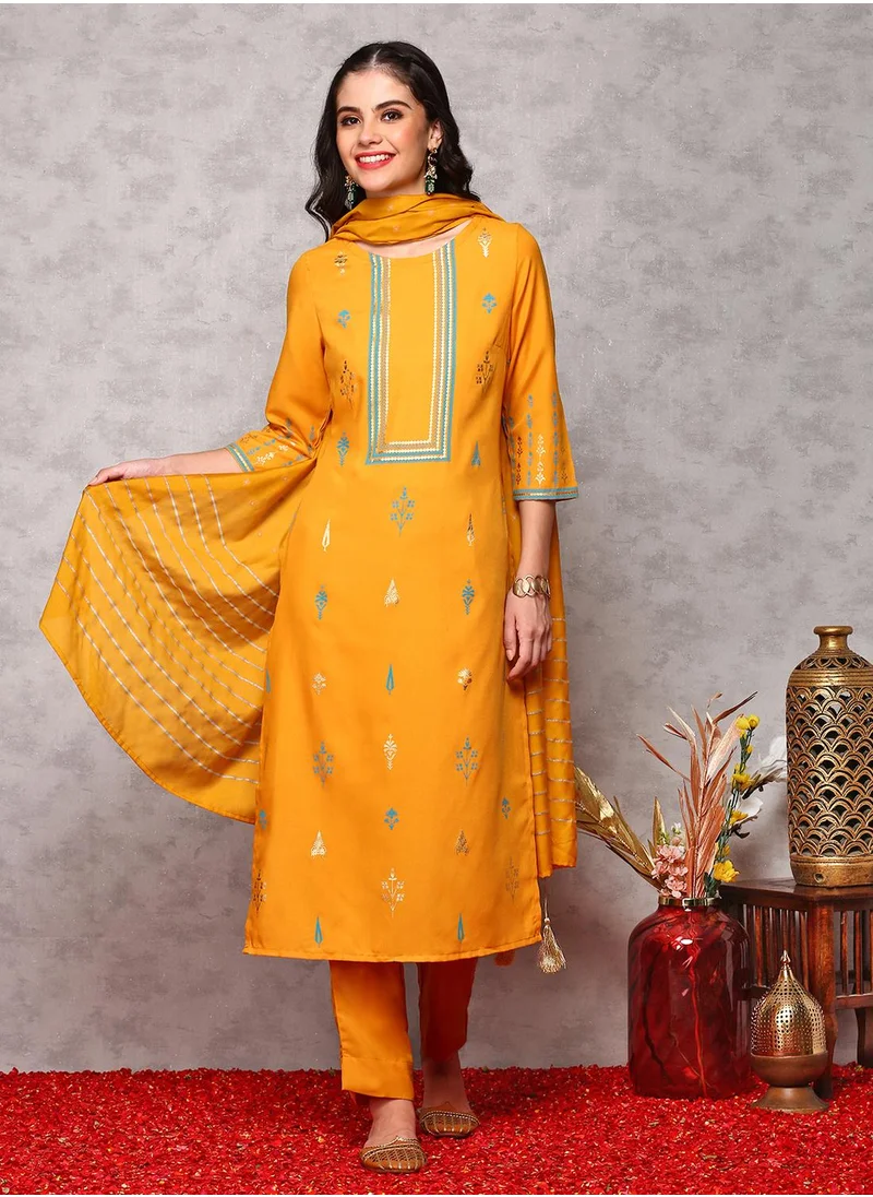 آي شين Straight Fit Printed Pattern Round Neck Three-Quarter Sleeves Mustard Colour Woven Cotton Kurta Set for Women with Semi Elastic Closure - Blending Tradition with Modern Style