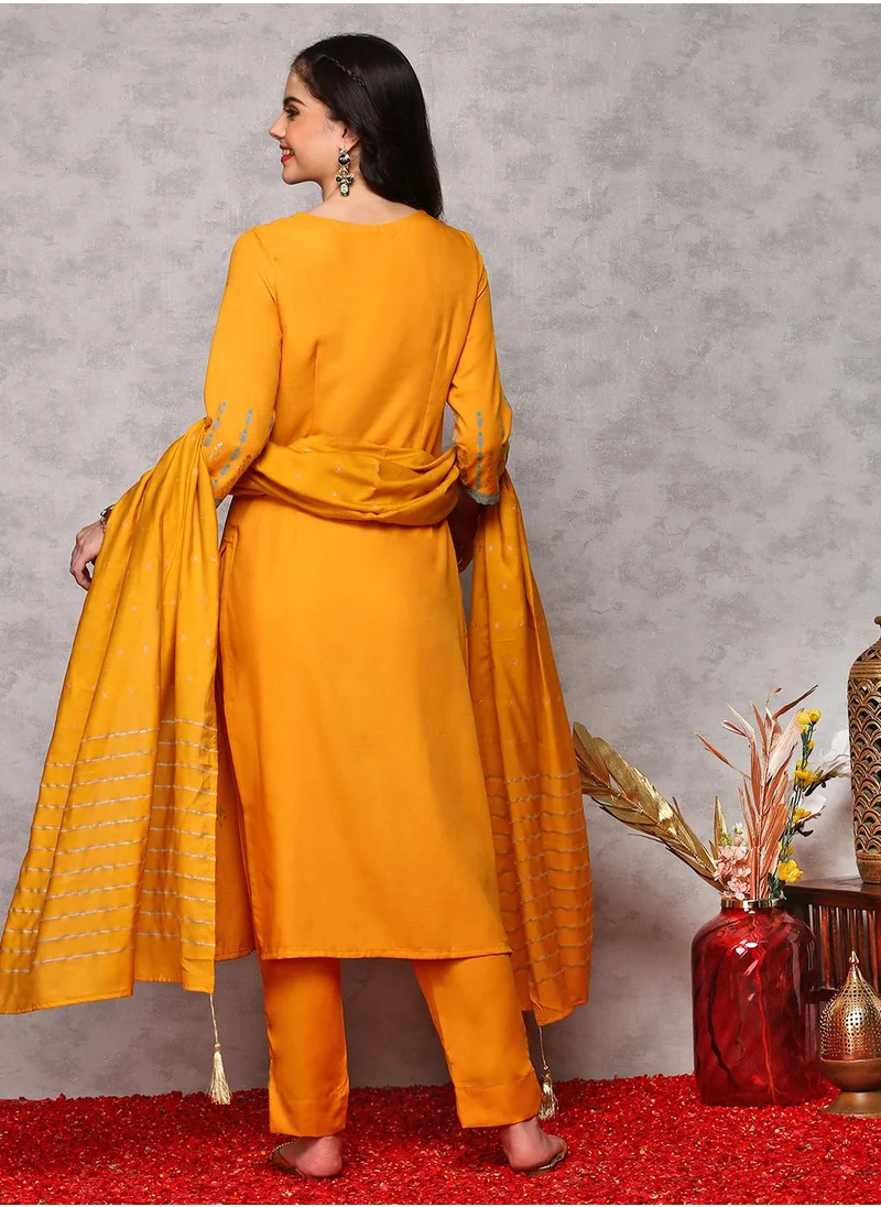 آي شين Straight Fit Printed Pattern Round Neck Three-Quarter Sleeves Mustard Colour Woven Cotton Kurta Set for Women with Semi Elastic Closure - Blending Tradition with Modern Style