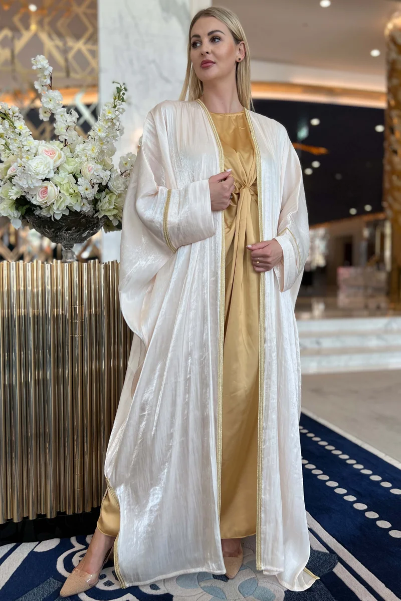Moistreet Cape Sleeve Shimmer Bisht Abaya Set