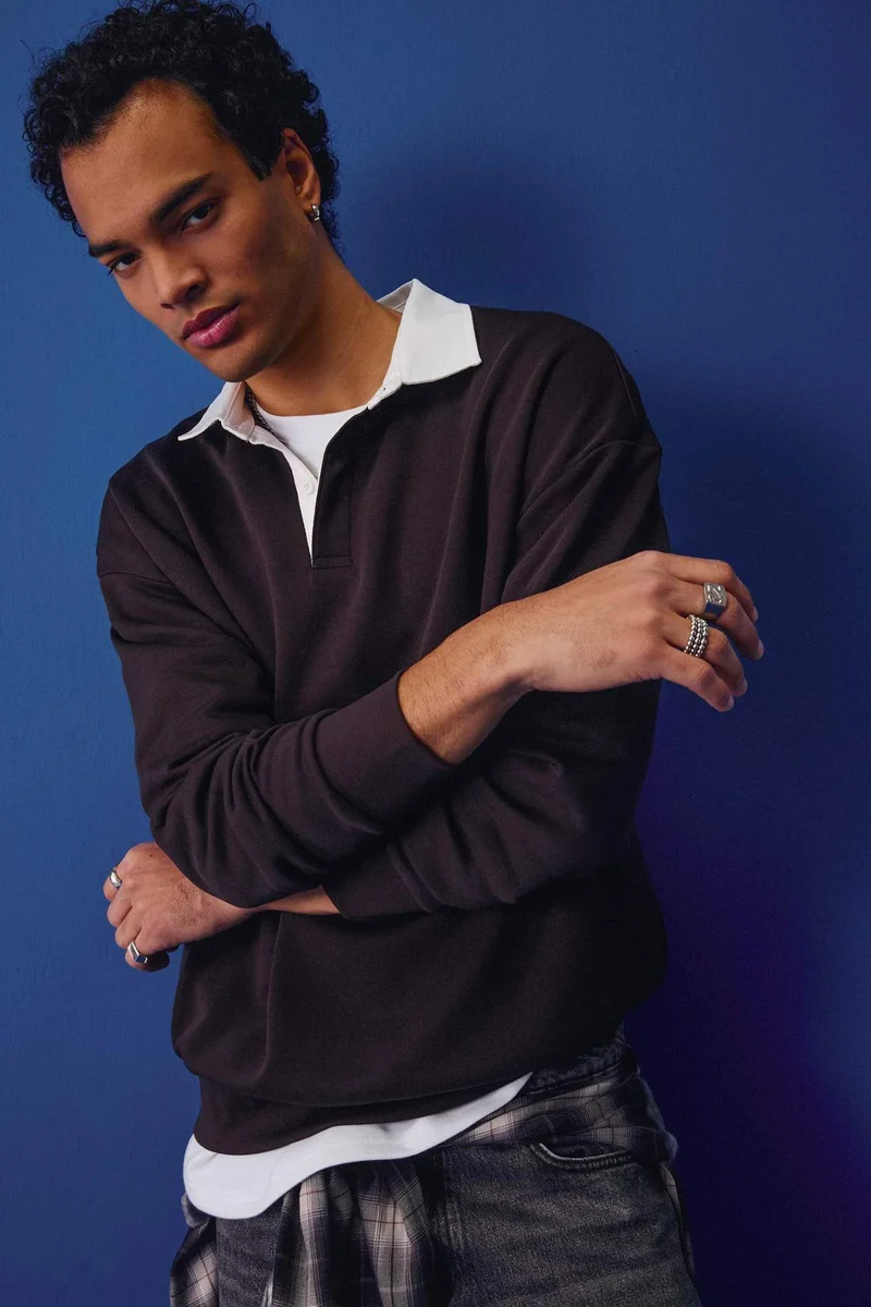 ديفاكتو Boxy Fit Long Sleeve Sweatshirt