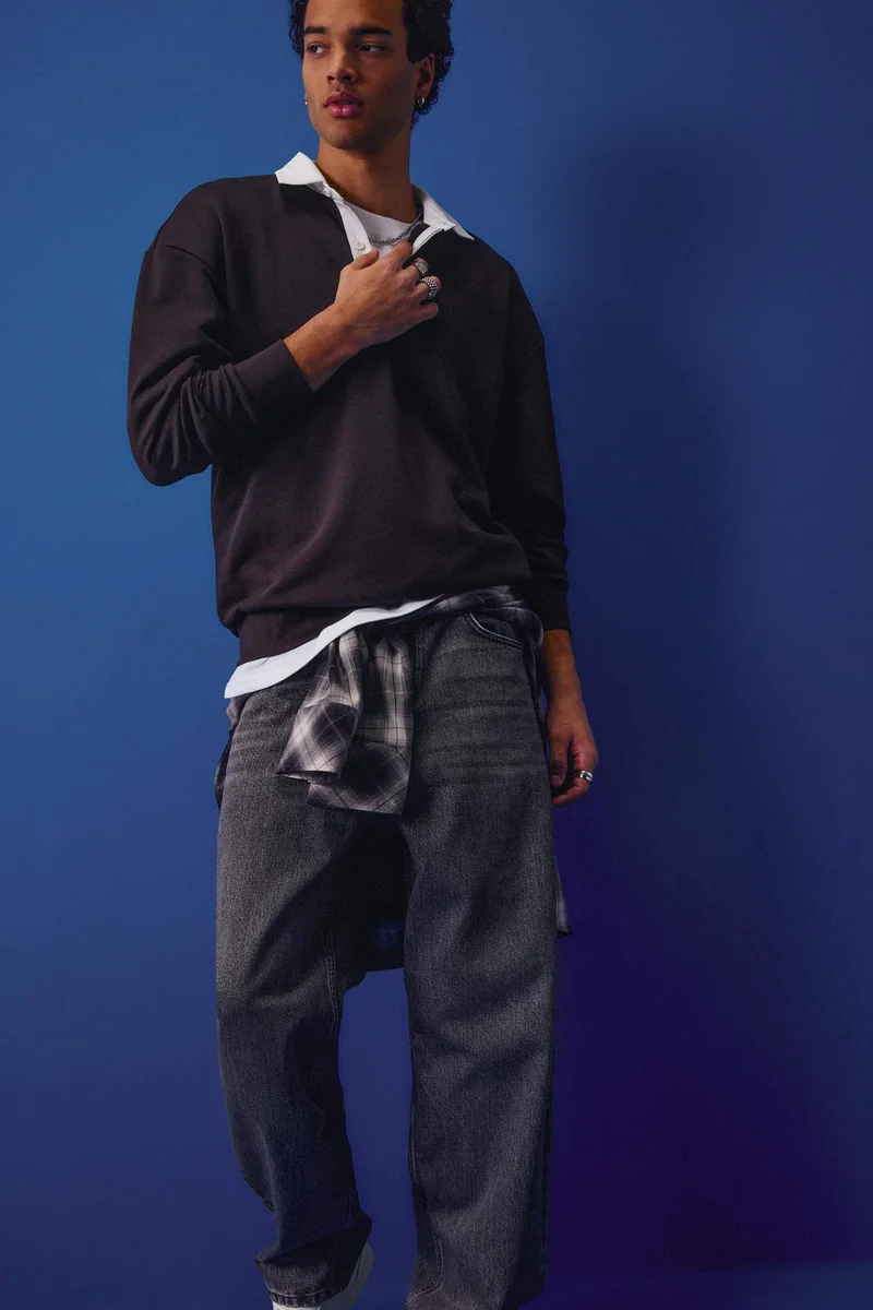 ديفاكتو Boxy Fit Long Sleeve Sweatshirt