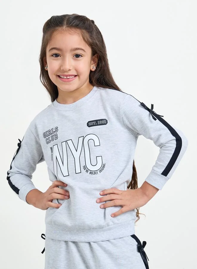 ستايلي مجموعة من تنورة مع سويت شيرت بطبعة ان واي سي