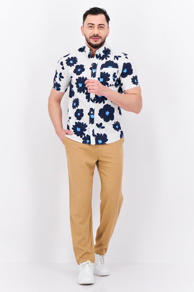 GAP قميص رجالي بقصة عادية بأكمام قصيرة مزخرف بنقشة زهور، مجموعة بيضاء - Image 4