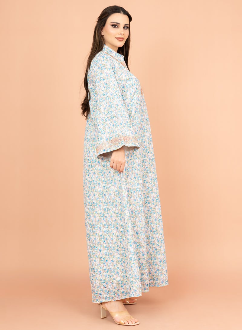 اكسا جلابية بياقة ماندرين مطرزة بنقش مطبوع - Image 3