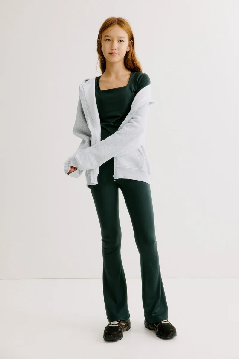 اتش اند ام لغينغز رياضي بحافة واسعة من نسيج دراي موف™