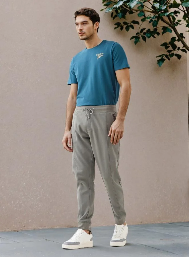 ايكونيك تيشيرت بيكيه بطبعة شعار أيقوني