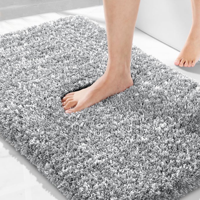 BATHROOM RUGS NON SLIP WASHABLE 36X24 ULTRA SOFT AND WATER ABSORBENT BATH MATS PLUSH FLUFFY SHOWER MAT OUTSIDE LUXURY MICROFIBER THICK MATTS FOR BATHROOM FLOORTUB LIGHT GRAY AND WHITE