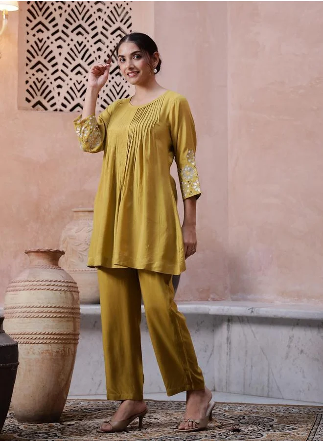 sanskrutihomes Sanskrutihomes Round Neck Floral Embroidered Longline Top and Pants Co-Ords