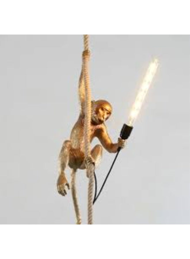 المفتاحة مصباح قرد إبداعي معلق بحبل - وحدة إضاءة ديكورية فريدة مستوحاة من الحيوانات لغرفة المعيشة أو غرفة النوم أو المكتب | مصباح منحوت من الراتنج الفني مع لمبة LED دافئة - Image 2