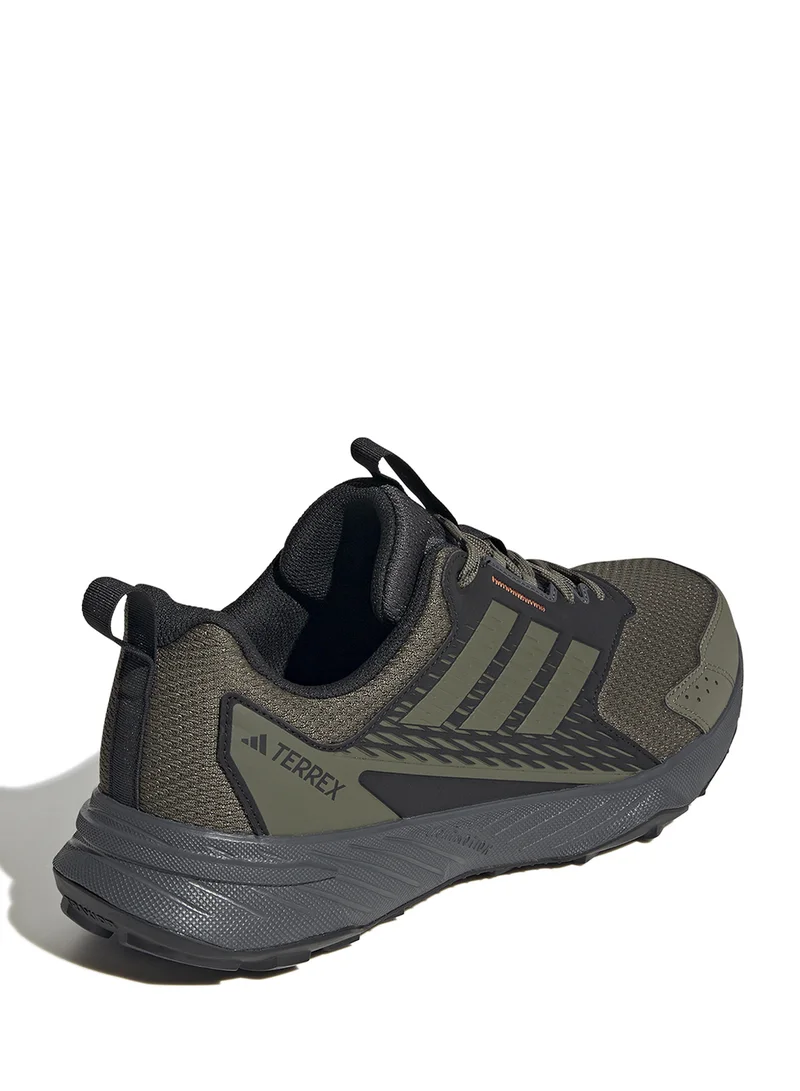 adidas تيريكس تريسفايندر 2
