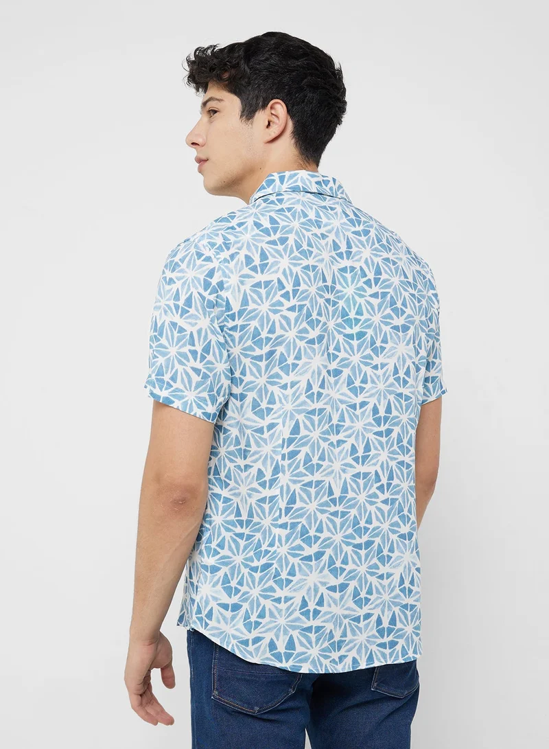 جس قميص كاجوال مطبوع بقصة عادية