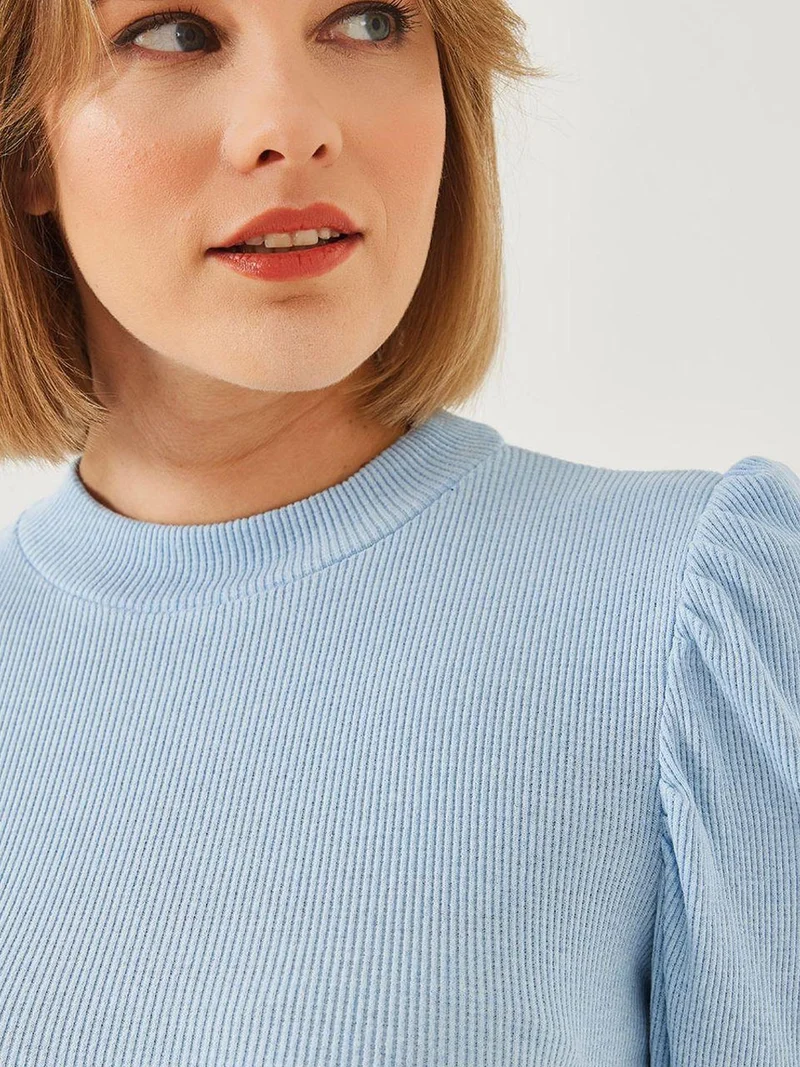 بيانكو لوتشي بلوزة أساسية بتفاصيل درابيه من لوتشي