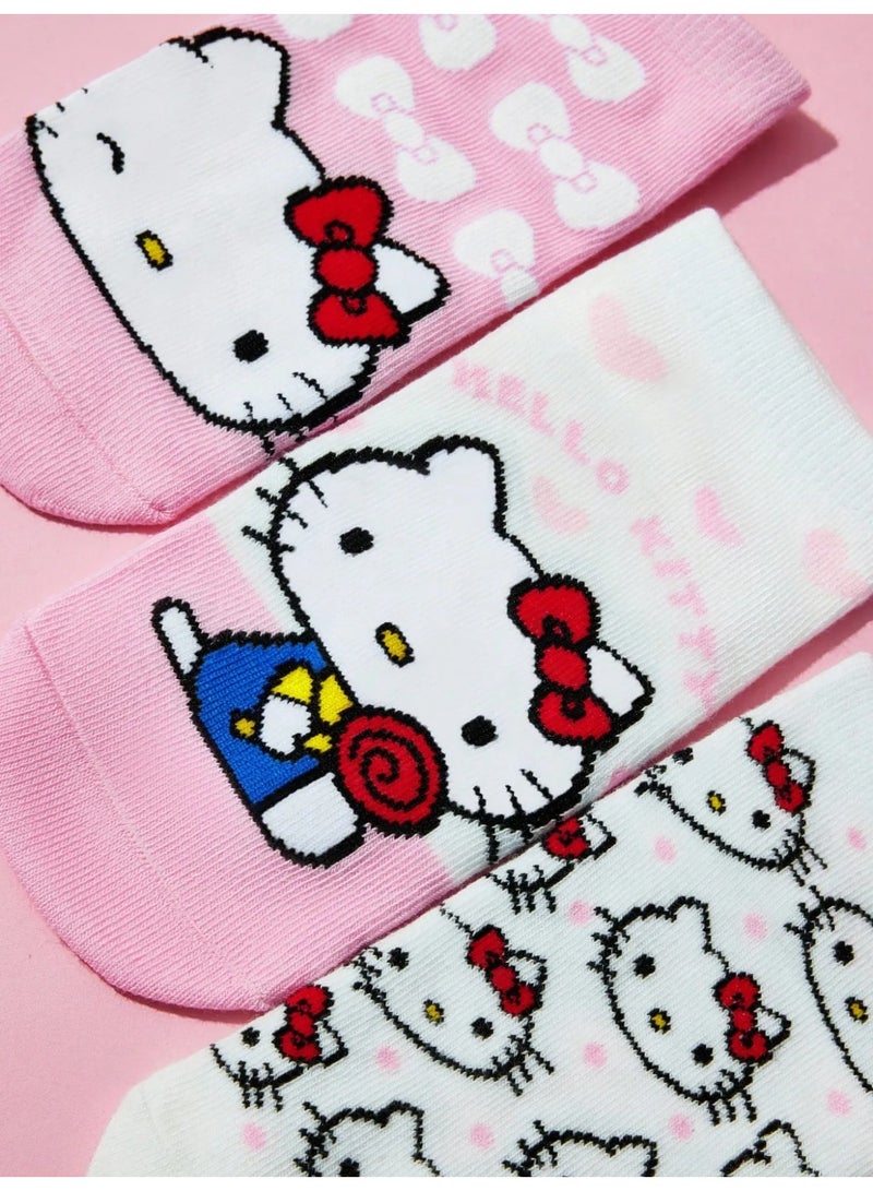 هالو كيتي جوارب اطفال قطنيه  بتصميم هيلو كيتي مصنوعة من خامة ناعمة وقابلة للتهوية لراحة طويلة مجموعه من 3 ازواج  بتصاميم متعدده مناسبه  لعمر ( 6-4) سنوات - Image 2