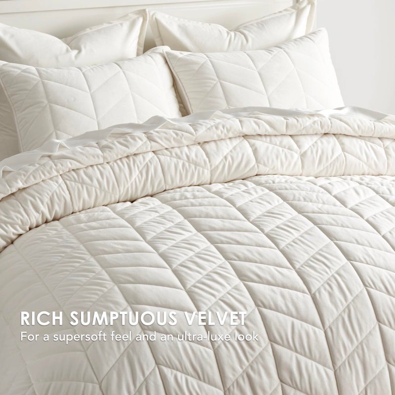 EVERGRACE 3 Pieces Luxurious Velvet King Quilts, Ultra Soft Lightweight Velvet Comforter Set, Matelasse Oversized Diamond Bedspread Coverlet for All Season with 2 Shams, Cream White, 108"x96" - Image 2