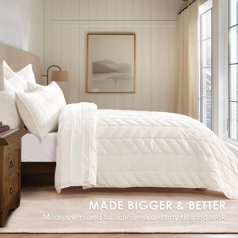 EVERGRACE 3 Pieces Luxurious Velvet King Quilts, Ultra Soft Lightweight Velvet Comforter Set, Matelasse Oversized Diamond Bedspread Coverlet for All Season with 2 Shams, Cream White, 108"x96" - Image 3
