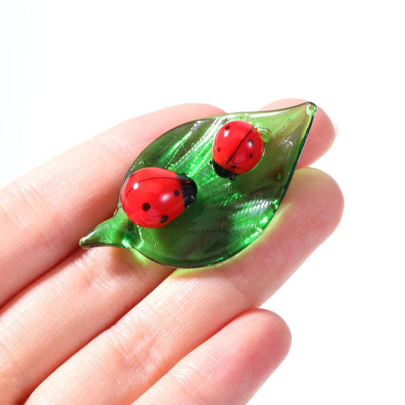 Gtziqa Mini Ladybug Decor Crystal Figurines, Green Leaf Glass Ladybug Gifts Lady Bugs Decor Hand Blown Glass Animals Insect Small Figurines Home-Decor Collectible Figurine Stocking Stuffers - Image 1