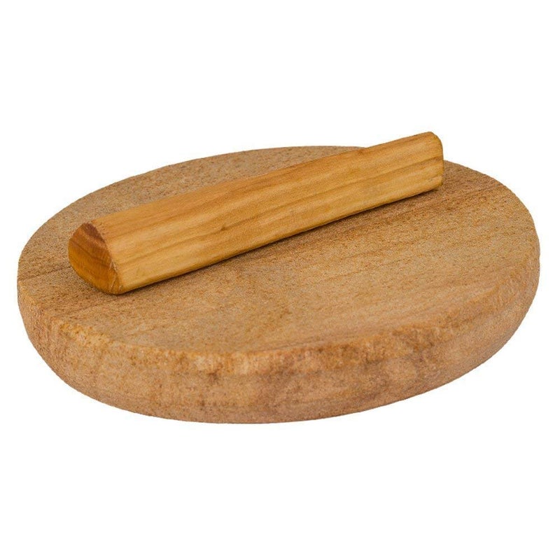 Radha رادها أريا حجر مخصص أحمر/أبيض لفرك خشب الصندل والطب الأعشاب/تشاندان تشاكلا (5 بوصة) - Image 4