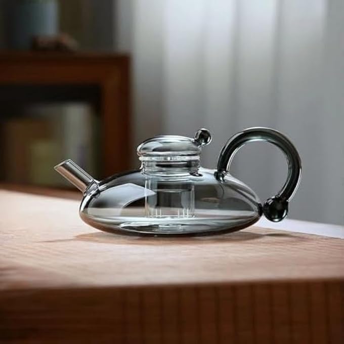 ريحني إبريق شاي أسود من زجاج البورسليكات آمن للاستخدام على الموقد، مناسب لتحضير أوراق الشاي المتفتحة، هدية عيد الميلاد، غلاية شاي زجاجية بمقبض خشبي، حجم كبير للنساء والبالغين، لون رمادي دخاني - Image 1